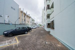 Image 19 - 931986