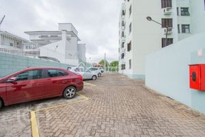 Image 17 - 931986