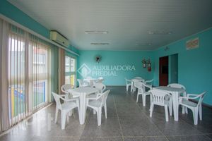 Image 20 - 931986