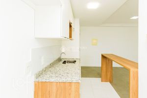 Image 7 - 931994