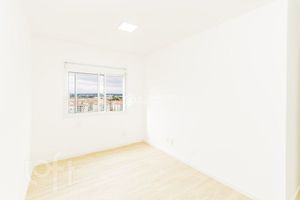 Image 12 - 931994