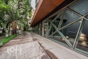Image 10 - 932024