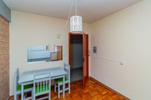 Image 4 - 932082