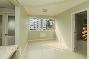 Image 11 - 932094
