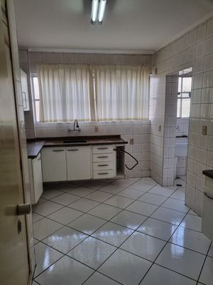 Image 1 - 932098