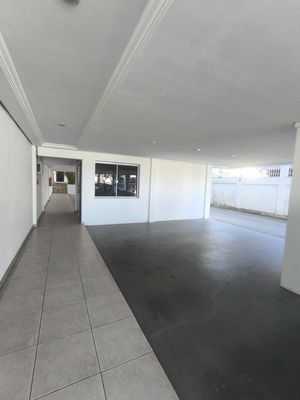 Image 21 - 932128