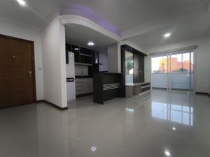 Image 4 - 932128