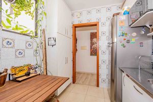Image 6 - 932130