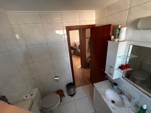 Image 10 - 932130