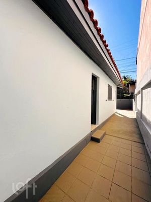 Image 22 - 932132