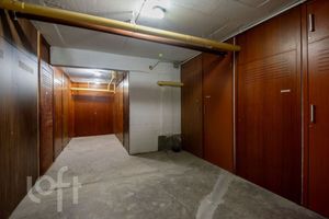 Image 31 - 932137