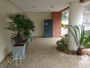 Image 4 - 932147