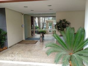 Image 3 - 932147