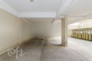 Image 21 - 932150