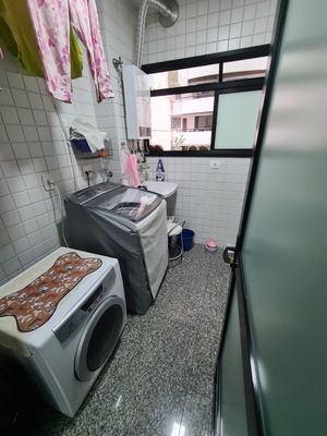 Image 31 - 932151