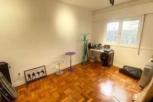 Image 3 - 932200