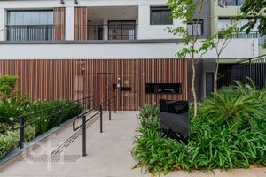 Image 17 - 932212
