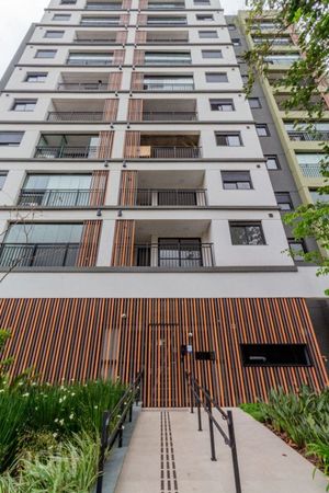 Image 18 - 932212