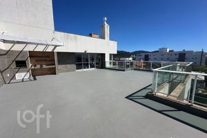 Image 17 - 932235