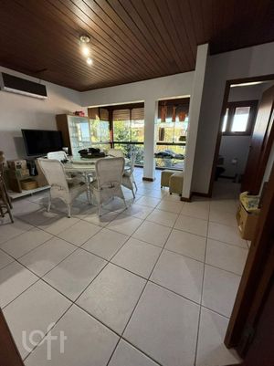Image 25 - 932257