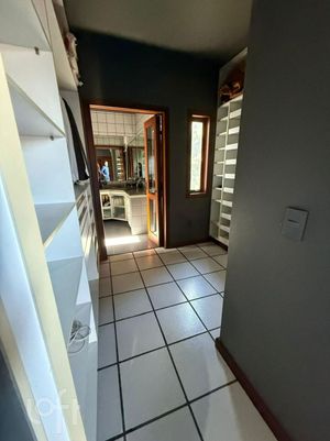 Image 19 - 932257