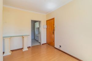 Image 11 - 932281