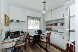 Image 22 - 932304