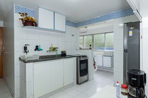 Image 28 - 932304