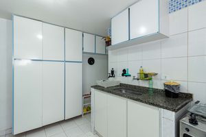 Image 27 - 932304