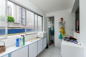 Image 32 - 932304
