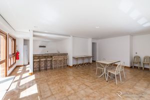 Image 19 - 932312