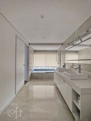 Image 23 - 932327