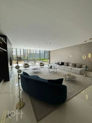 Image 15 - 932328