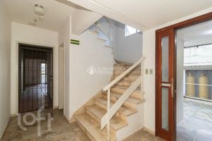 Image 4 - 932329