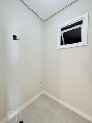 Image 19 - 932344