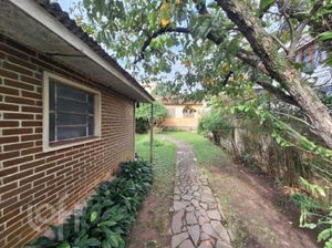 Image 13 - 932351