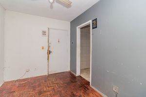 Image 4 - 932379