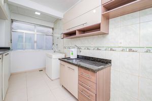 Image 15 - 932404