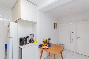 Image 19 - 932424