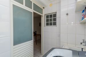 Image 20 - 932424