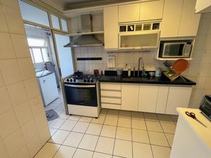 Image 14 - 932424