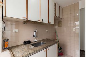 Image 22 - 932435