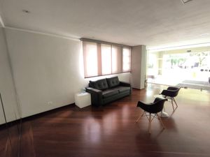Image 8 - 932435