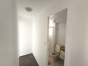 Image 31 - 932435