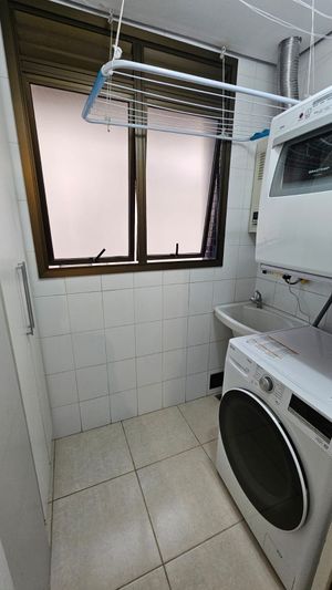 Image 3 - 932464
