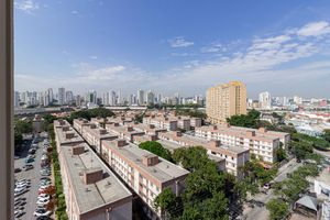 Image 5 - 932472
