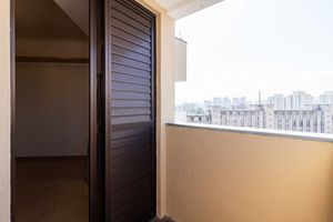 Image 18 - 932472