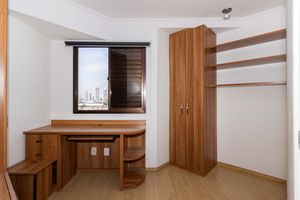 Image 11 - 932472
