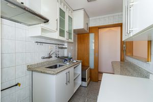 Image 22 - 932472