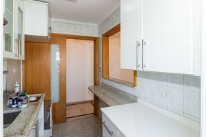 Image 23 - 932472